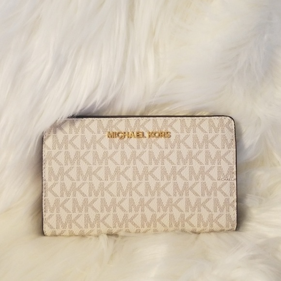 Michael Kors Handbags - Michael Kors wallet